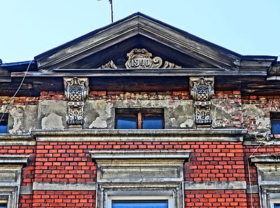 Top pediment