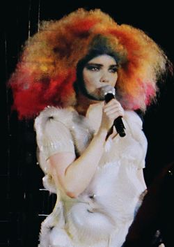 Björk performing at Cirque en Chantier 1 edit.jpg