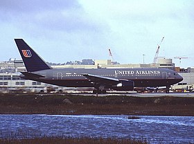 N612UA, le Boeing 767 détourné, ici photographié à l'aéroport international de San Francisco en décembre 1999