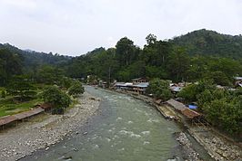 Het toeristische gedeelte langs de Bohorok-rivier.