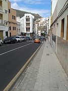 Calle Guía de Isora. Uno de los límites entre los dos núcleos del barrio.