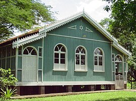 Casarão com arquitetura Neogótica Rural, típica na região, Porto Acre, Brasil.