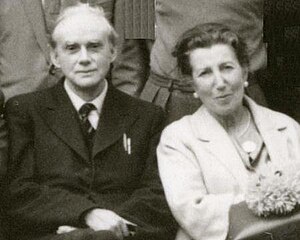 English: Paul Dirac with wife, July 1963 at Co...