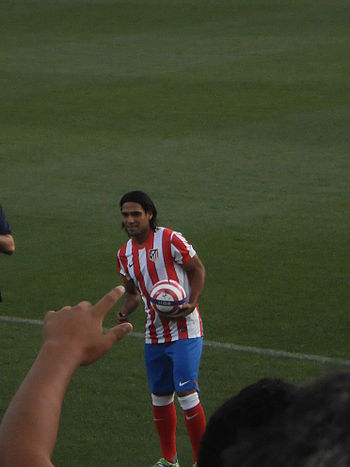 Español: Presentación Falcao Atleti. Totalment...