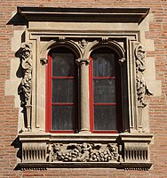 Fenêtre inspirée d'une gravure d'Androuet du Cerceau (rue du Languedoc)