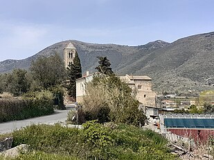 A gêxa dedicâ a San Steva de Massà(r)u, vista du cumplessu