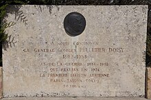 Stèle érigée à Saulzais-le-Potier (Cher) à la mémoire du général Georges Pelletier Doisy.