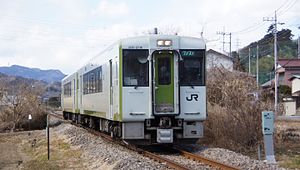 Линия Хатико KiHa 110-219 к югу от станции Такэдзава 20170211.jpg