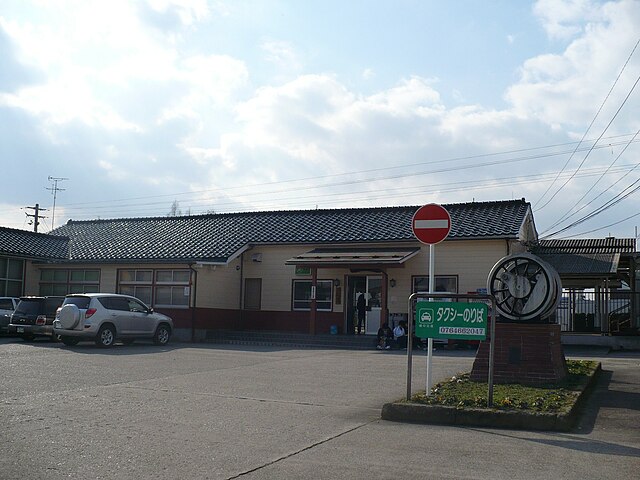 640px-Hayahoshi_station_front_view.jpg