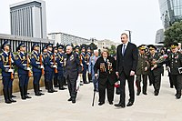 アゼルバイジャン・バクーでのイルハム・アリエフ大統領と退役兵（2018年）
