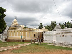 Kalleshvara templo (900 p.K.) ĉe Aralagupe en Tumkur-distrikto