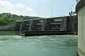 Wehr am Laufwasser-kraftwerk Landau an der Isar