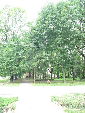 Парк у центру села, где се до 1940-их налазила католичка црква