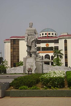 Lê Lợi statue