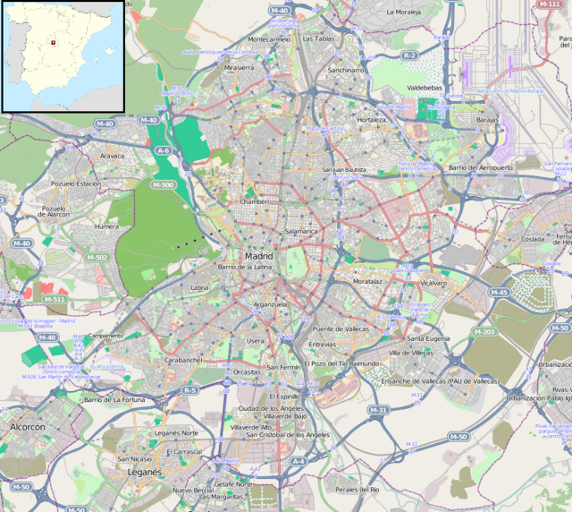 Mapa konturowa miasta Madrytu, w centrum znajduje się punkt z opisem „Katedra Almudena”