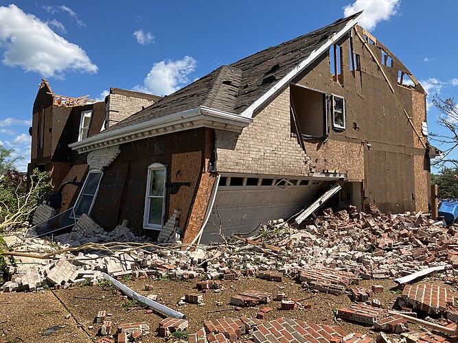 Дом в Вирджиния-Бич, разрушенный торнадо с силой EF3 (скорость ветра 233 км/ч)