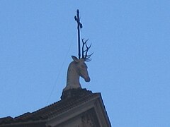 Tête de cerf sur le sommet de la basilique, symbole d'Eustache.