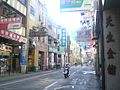 Avenida de Almeida Ribeiro, a principal rua da península de Macau.