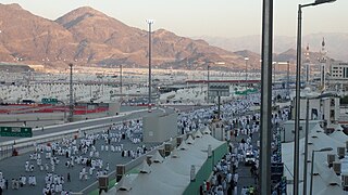 The camp of Mina on the outskirts of Mecca, where Muslim pilgrims gather for the Ḥajj (Greater Pilgrimage). Masjid Al-Khayf is visible to the right.