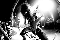 Morbid Angel live in Toronto pada tahun 2006. Dari kiri ke kanan: Dave Vincent (belakang), Trey Azagthoth (depan)