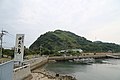 大津島港から大津島ふれあいセンターを眺める