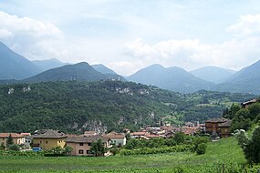 Panorama di Malegno e eremo di Bienno (Foto Luca Giarelli).jpg