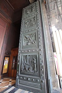 Bronasta vrata južnega portala, delo Henrija de Triquetija