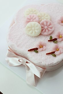 A birthday cake of tteok (Korean rice cake) Pink seolgitteok cake.jpg