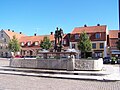 Brunnen von 1948 in Sölvesborg. Er stellt Ask und Embla dar.