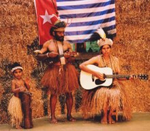 The Lani Singers tampil di Strawbale Studio, 2004