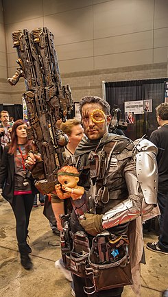 What a big gun you have Cable C2E2 2013 (8693908683).jpg