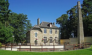 Le musée construit sur la fosse.