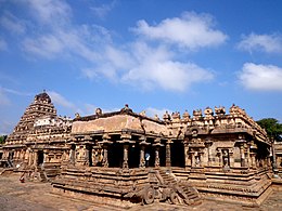 Храм Айраватешвара с другого взгляда.jpg