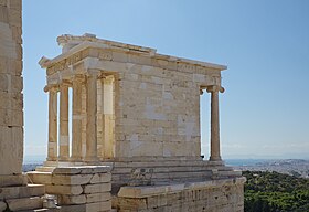 Le temple d'Athéna Nikè après son anastylose de 2017.