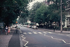 English: Beatles' Zebra Crossing in Abbey Road...