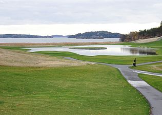 Brofjärden sedd från Bro Hof Slott Golf Club.