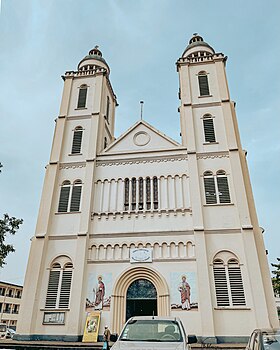 Image illustrative de l’article Cathédrale Saint-Pierre-et-Saint-Paul de Douala