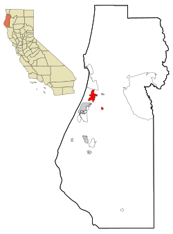 カリフォルニア州におけるハンボルト郡（左図）およびアーケータの位置の位置図