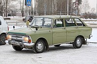 Pre-1982 Izh-2125, showing a metallic grille similar to that of the 412