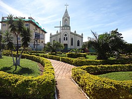 Het plein praça Dom Bosco met de katholieke kerk Nossa Senhora Auxiliadora in Leopoldo de Bulhões