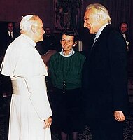 С Иоанном Павлом II и Эммой Бонино.