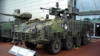 Pandur II pansarterrängbil med skiktat gallerpansar.