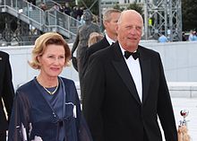 King Harald V and Queen Sonja at the premiere of the movie Kon-Tiki in Oslo. Kong Harald og Dronning Sonja - Kino 2012.JPG