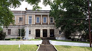 Lee County Courthouse in Marianna (2014). Das 1936 fertiggestellte Courthouse ist seit September 1995 im NRHP eingetragen.[1]