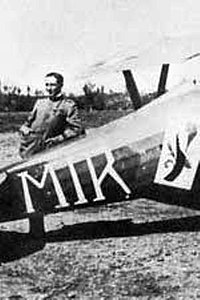 Cerutti Nieuport 27-es vadászgépe mellett, 1918 körül