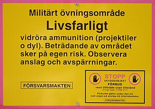 "Militärt övningsområde" vid Vällinge skjutfält.