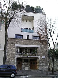 No 15 : maison de Tristan Tzara, construite pour lui par Adolf Loos.