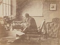Armauer Hansen, overlege og naturforsker, ved mikroskopet i Bergens Museum. Med dedikasjon til Fridtjof Nansen 1887. Foto: «Fridtjof Nansen bildearkiv», Nasjonalbiblioteket