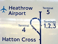 Plattegrond van de metrolijnen onder Heathrow.