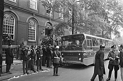 Bus 423 een jaar voor de zeer zware aanrijding met tram 683 gevorderd door de politie voor de afvoer van de Maagdenhuisbezetters